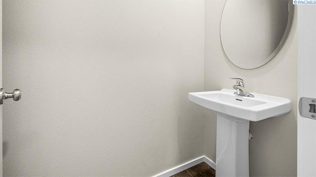 6415 Sandstone Dr, Pasco, WA 99301