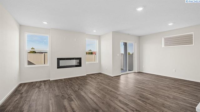 6415 Sandstone Dr, Pasco, WA 99301