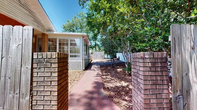 101 Boxwood Court, Dothan, AL 36301