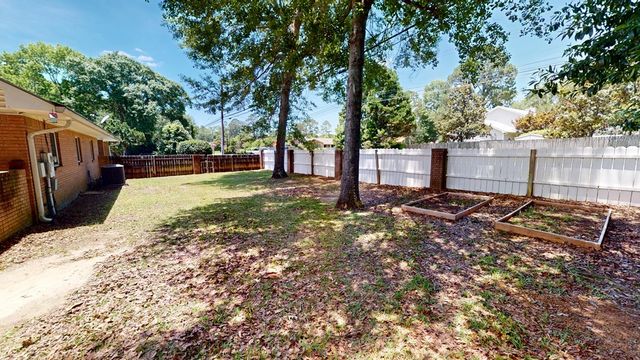 101 Boxwood Court, Dothan, AL 36301