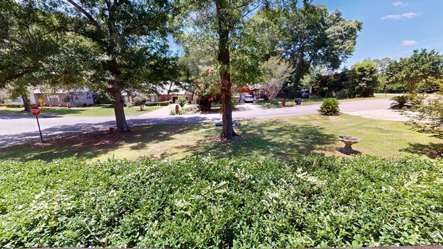 101 Boxwood Court, Dothan, AL 36301