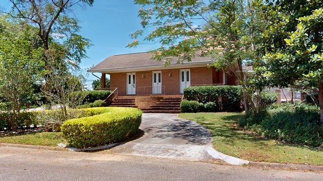 101 Boxwood Court, Dothan, AL 36301