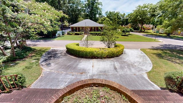 101 Boxwood Court, Dothan, AL 36301