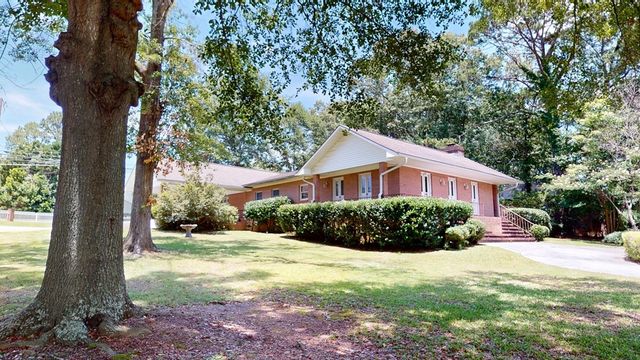 101 Boxwood Court, Dothan, AL 36301