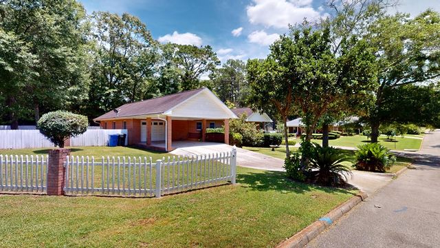 101 Boxwood Court, Dothan, AL 36301