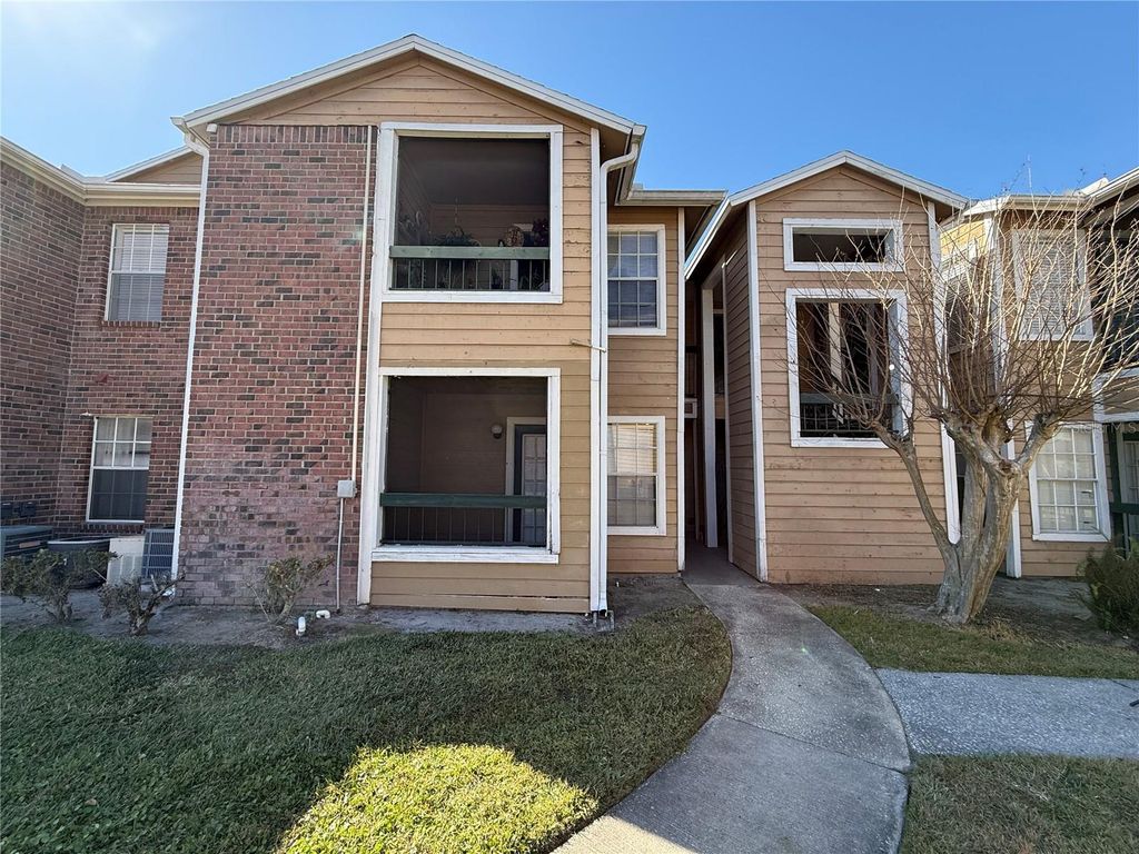 Image 1 of property listing at 5500 DEVONBRIAR WAY 104, Orlando, FL 32822