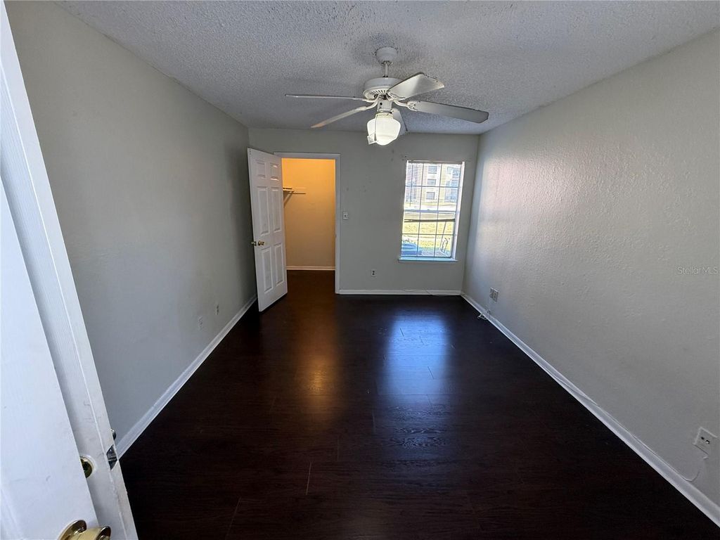 Image 12 of property listing at 5500 DEVONBRIAR WAY 104, Orlando, FL 32822