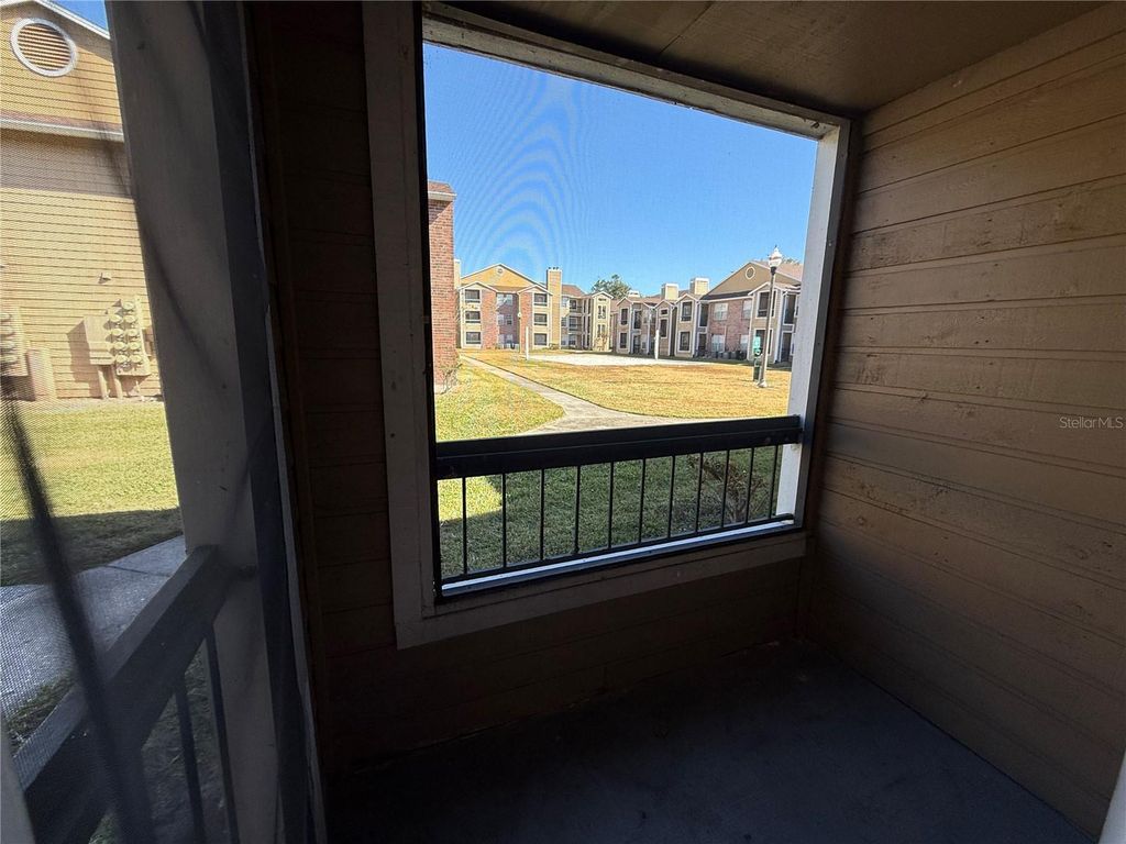 Image 18 of property listing at 5500 DEVONBRIAR WAY 104, Orlando, FL 32822