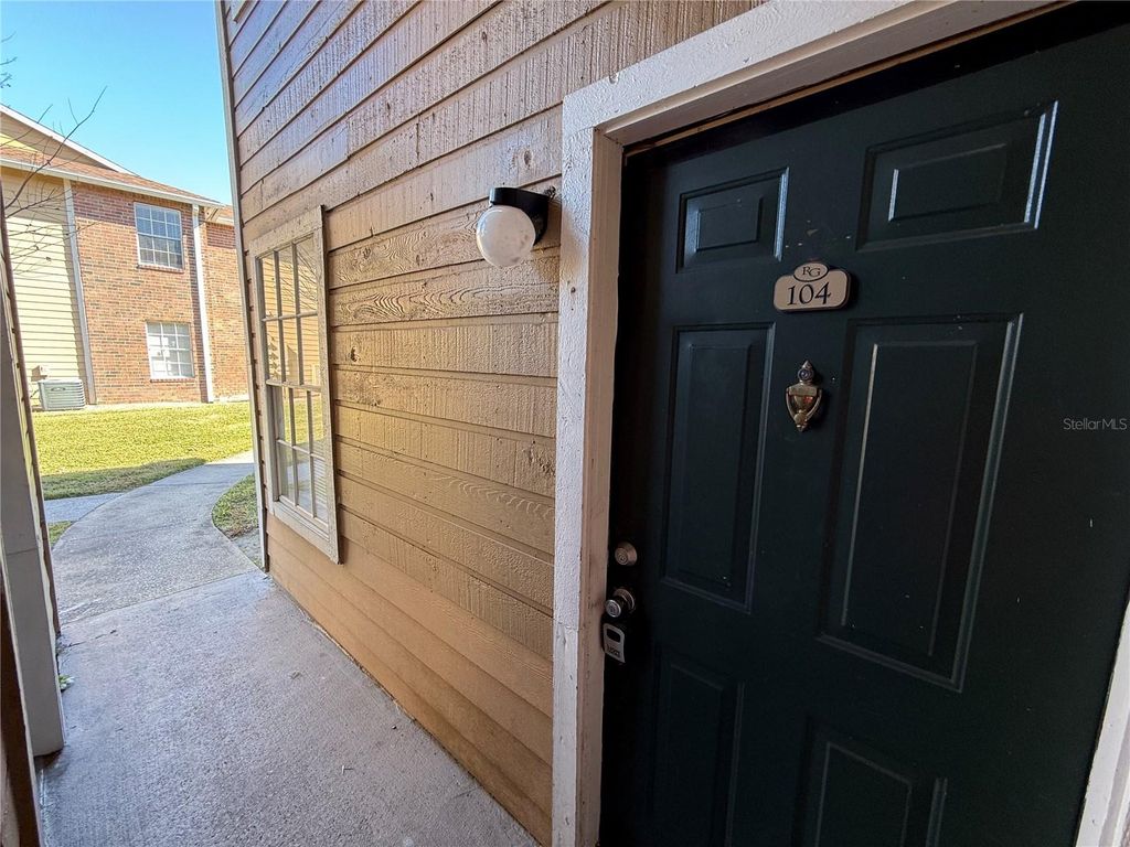 Image 20 of property listing at 5500 DEVONBRIAR WAY 104, Orlando, FL 32822