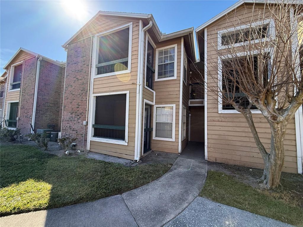 Image 21 of property listing at 5500 DEVONBRIAR WAY 104, Orlando, FL 32822