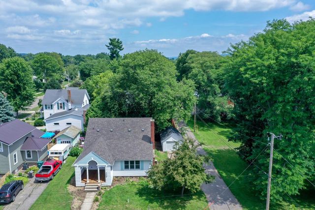 1016 East Street, Baraboo, WI 53913