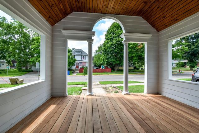1016 East Street, Baraboo, WI 53913