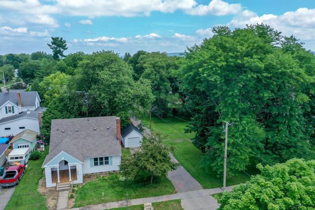 1016 East Street, Baraboo, WI 53913