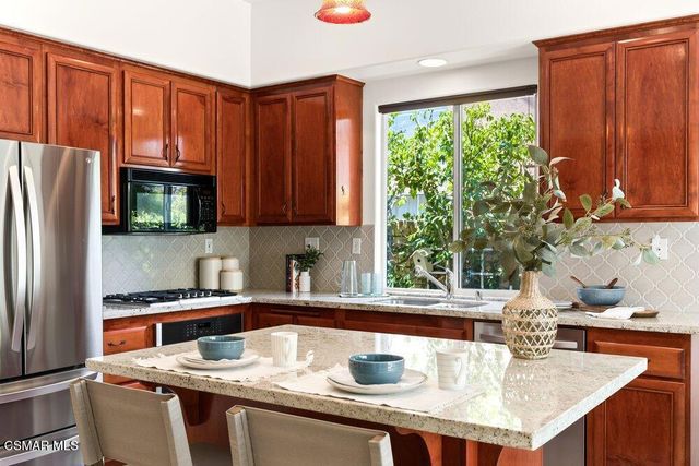 656 Camino De La Luz, Newbury Park, CA 91320