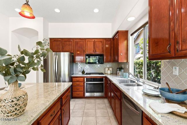 656 Camino De La Luz, Newbury Park, CA 91320