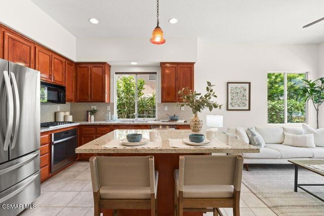 656 Camino De La Luz, Newbury Park, CA 91320