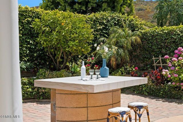 656 Camino De La Luz, Newbury Park, CA 91320