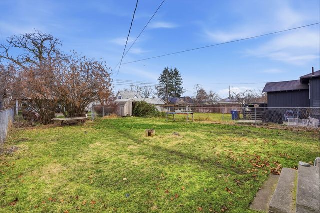 1011 E Augusta Ave, Spokane, WA 99207