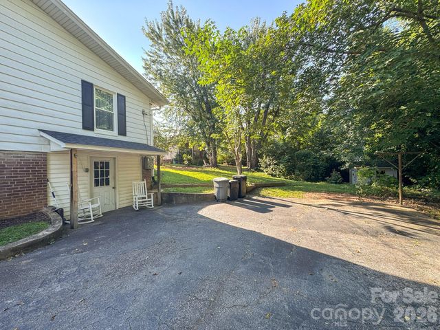 46 Gilkey Street, Marion, NC 28752