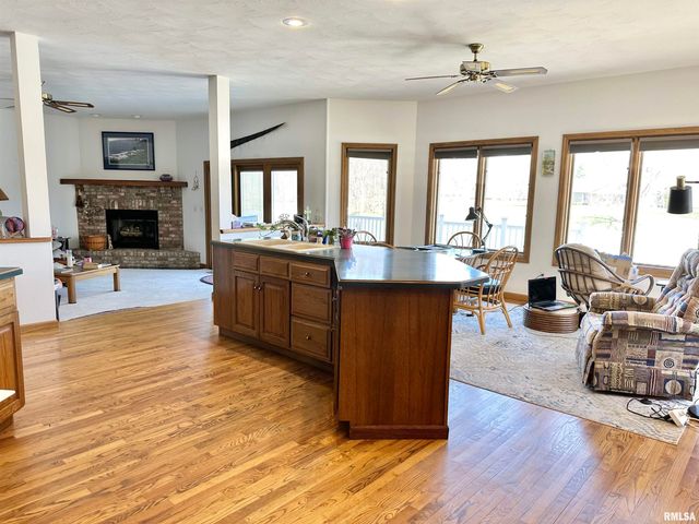 112 Lonergan Lane, Jacksonville, IL 62650