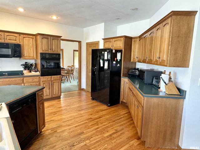 112 Lonergan Lane, Jacksonville, IL 62650