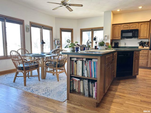 112 Lonergan Lane, Jacksonville, IL 62650