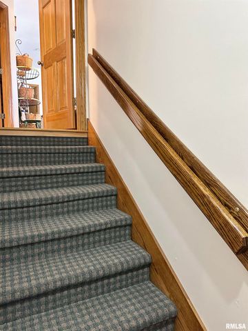 112 Lonergan Lane, Jacksonville, IL 62650