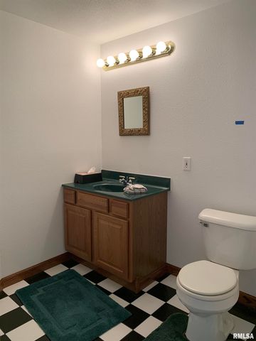 112 Lonergan Lane, Jacksonville, IL 62650