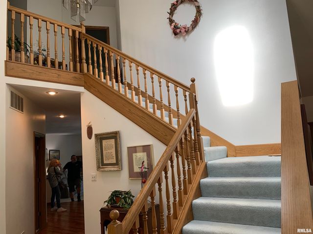 112 Lonergan Lane, Jacksonville, IL 62650