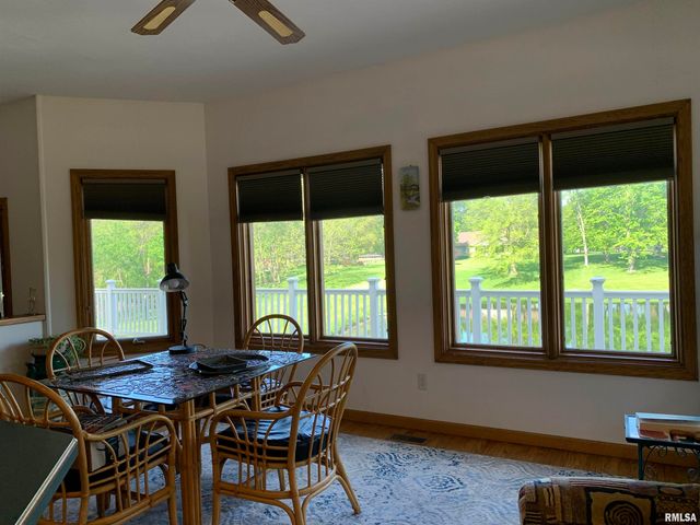 112 Lonergan Lane, Jacksonville, IL 62650