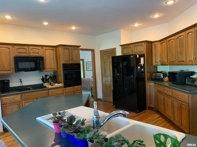 112 Lonergan Lane, Jacksonville, IL 62650