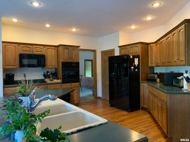 112 Lonergan Lane, Jacksonville, IL 62650