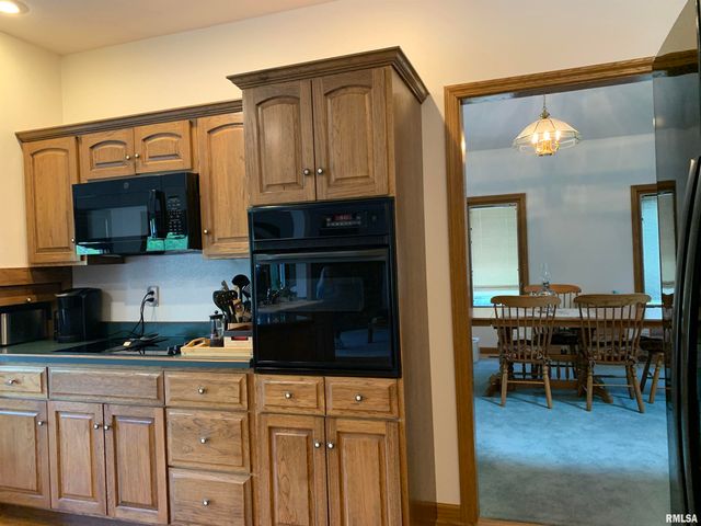 112 Lonergan Lane, Jacksonville, IL 62650