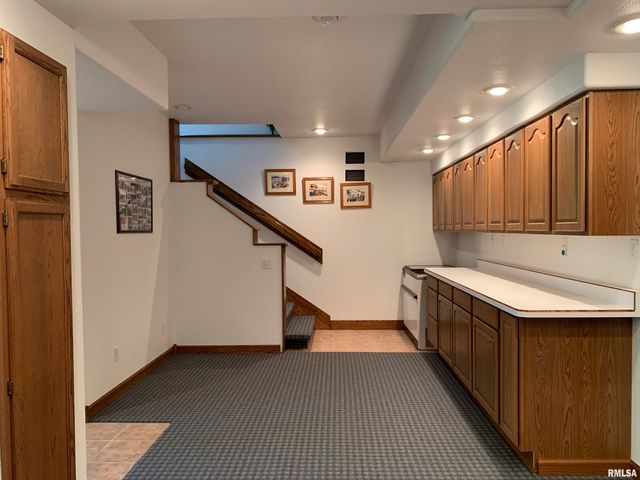 112 Lonergan Lane, Jacksonville, IL 62650