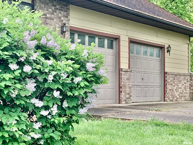 112 Lonergan Lane, Jacksonville, IL 62650