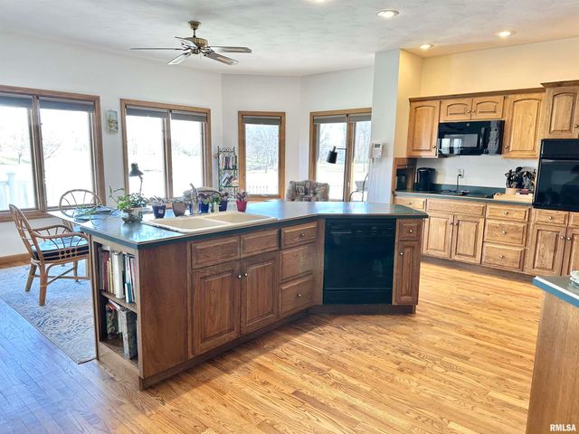 112 Lonergan Lane, Jacksonville, IL 62650