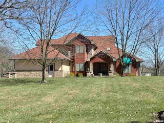 112 Lonergan Lane, Jacksonville, IL 62650