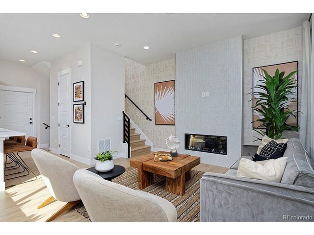 2866 S Machbeuf Ct, Denver, CO 80236