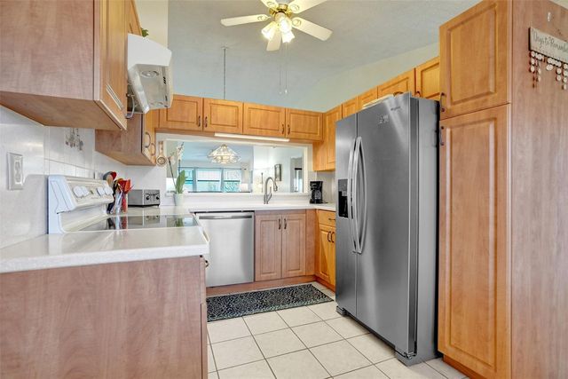 7673 Tahiti Lane 202, Lake Worth, FL 33467