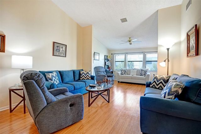 7673 Tahiti Lane 202, Lake Worth, FL 33467