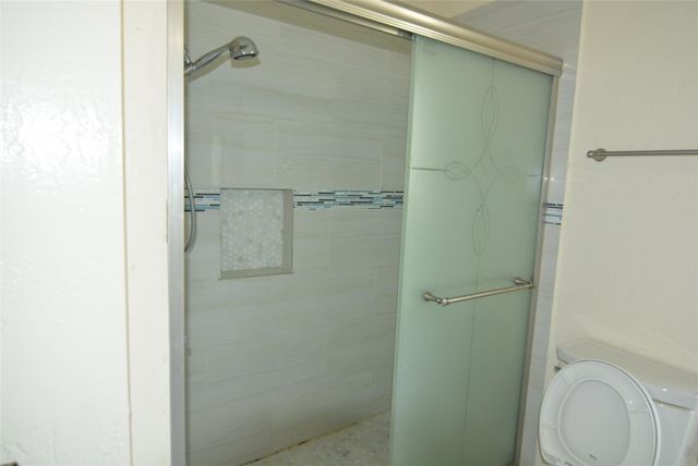 210 W Apollo Road, Garland, TX 75040