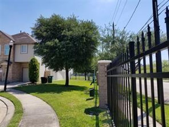 315 Plaza Del Sol Park, Houston, TX 77020