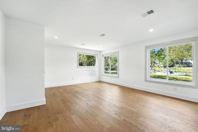 6211 WATERWAY DR, Falls Church, VA 22044