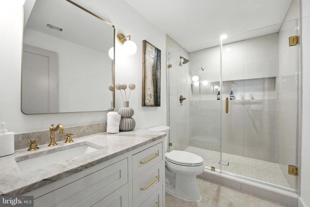 6211 WATERWAY DR, Falls Church, VA 22044
