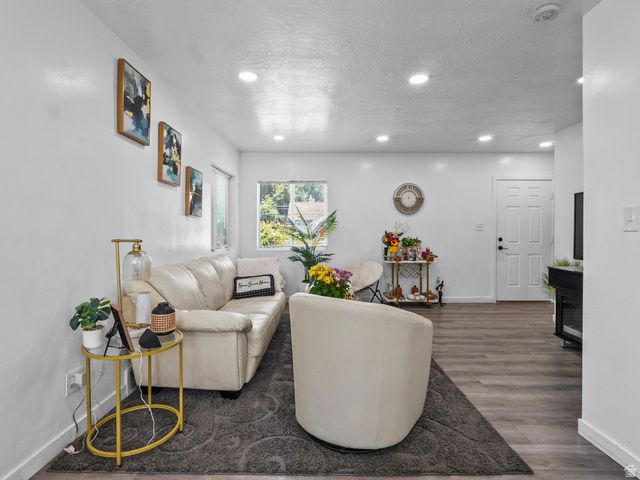 60 S WHITESIDE ST, Layton, UT 84041