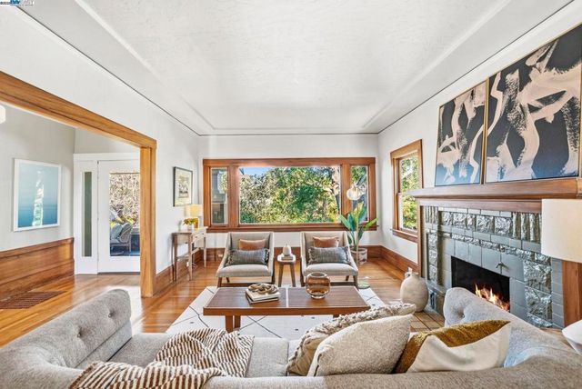 905 Alma Pl, Oakland, CA 94610