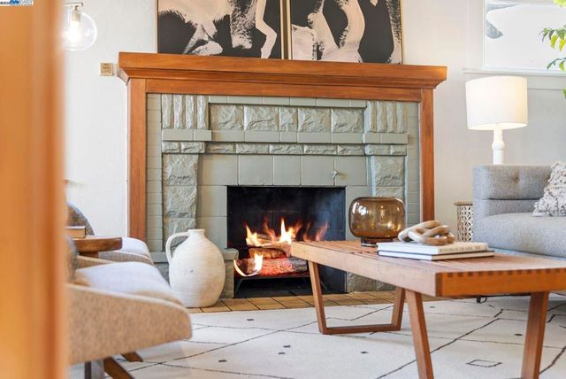 905 Alma Pl, Oakland, CA 94610