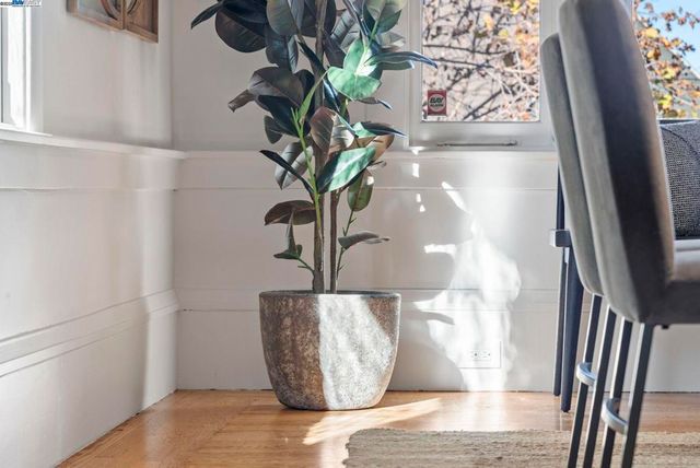 905 Alma Pl, Oakland, CA 94610