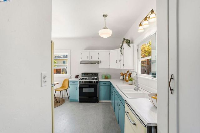 905 Alma Pl, Oakland, CA 94610