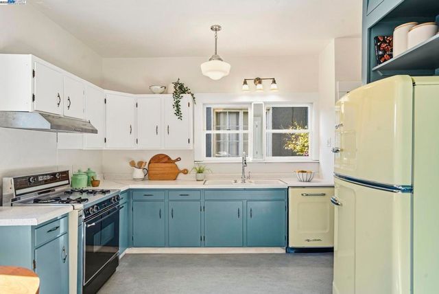 905 Alma Pl, Oakland, CA 94610